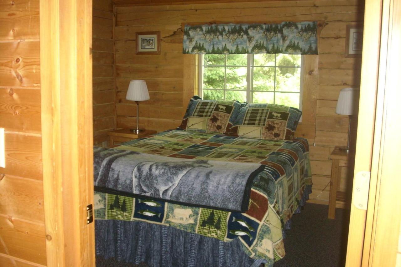 The Wolf's Den Cabin
