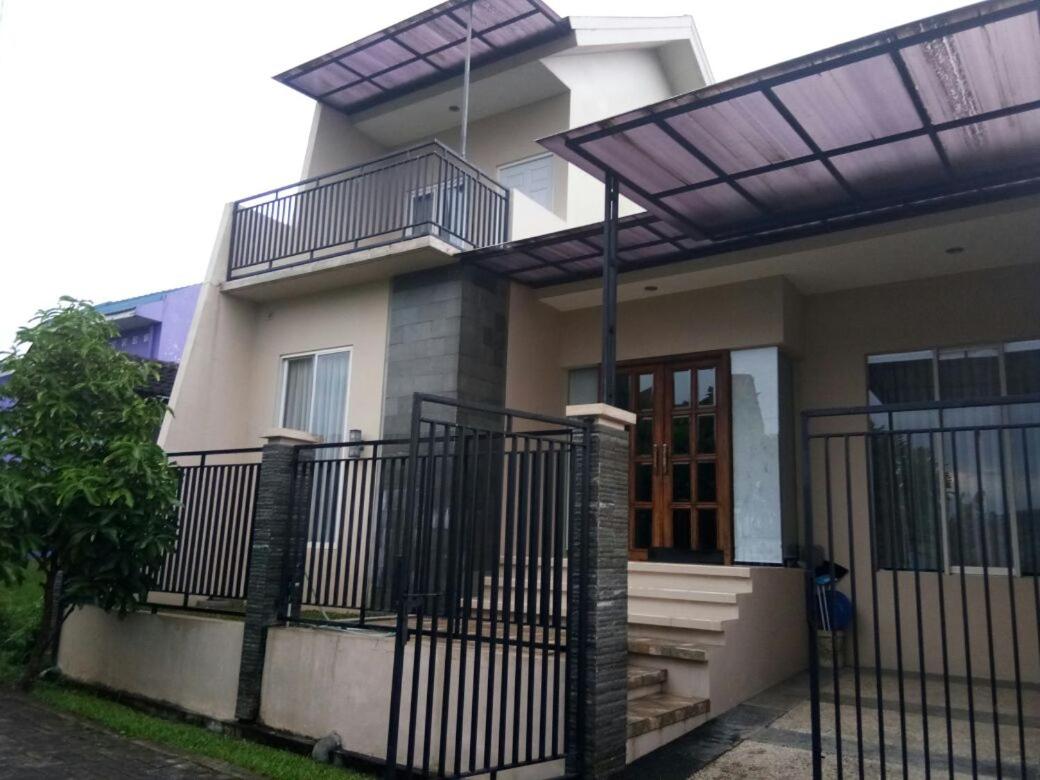 B&B Batu - Villa Batu Iggy - Bed and Breakfast Batu