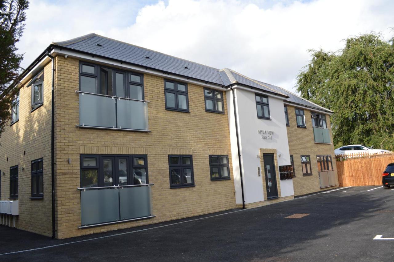 The 'Pinky' - Beautiful 1 Bed Apartment in Hatfield - FREE Parking - Near Uni & Business Park - Big savings on Long stays - B&B Hatfield