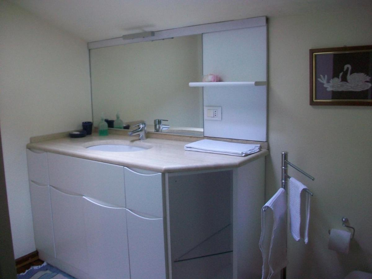 Camera Doppia con Letti Singoli con Doccia