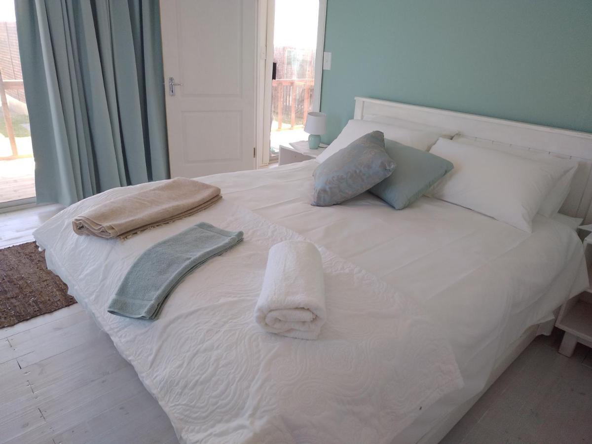 B&B Lamberts Bay - CoCo de Mer - Self Catering Log 2 - Bed and Breakfast Lamberts Bay