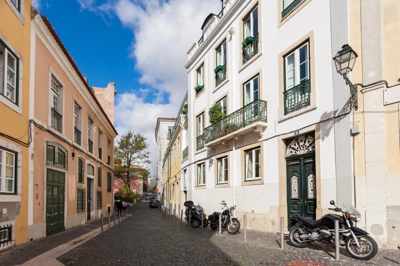 Alfama Charming Apartment with Amazing River View and Terrace - B&B
