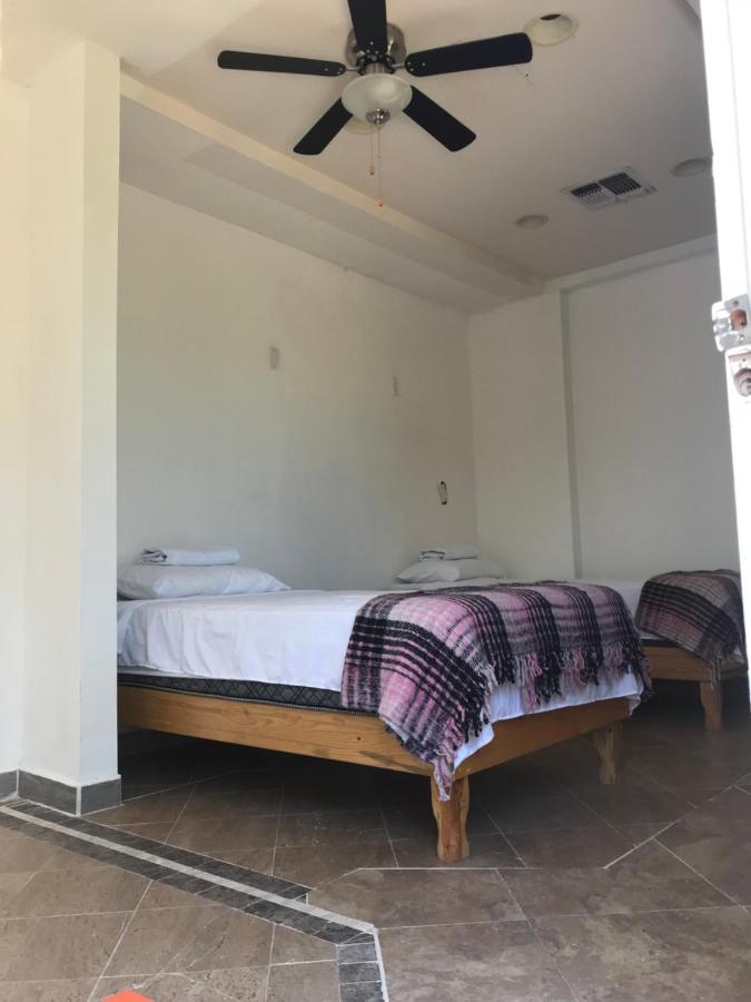 Camera Doppia con Letti Singoli e Bagno in Comune