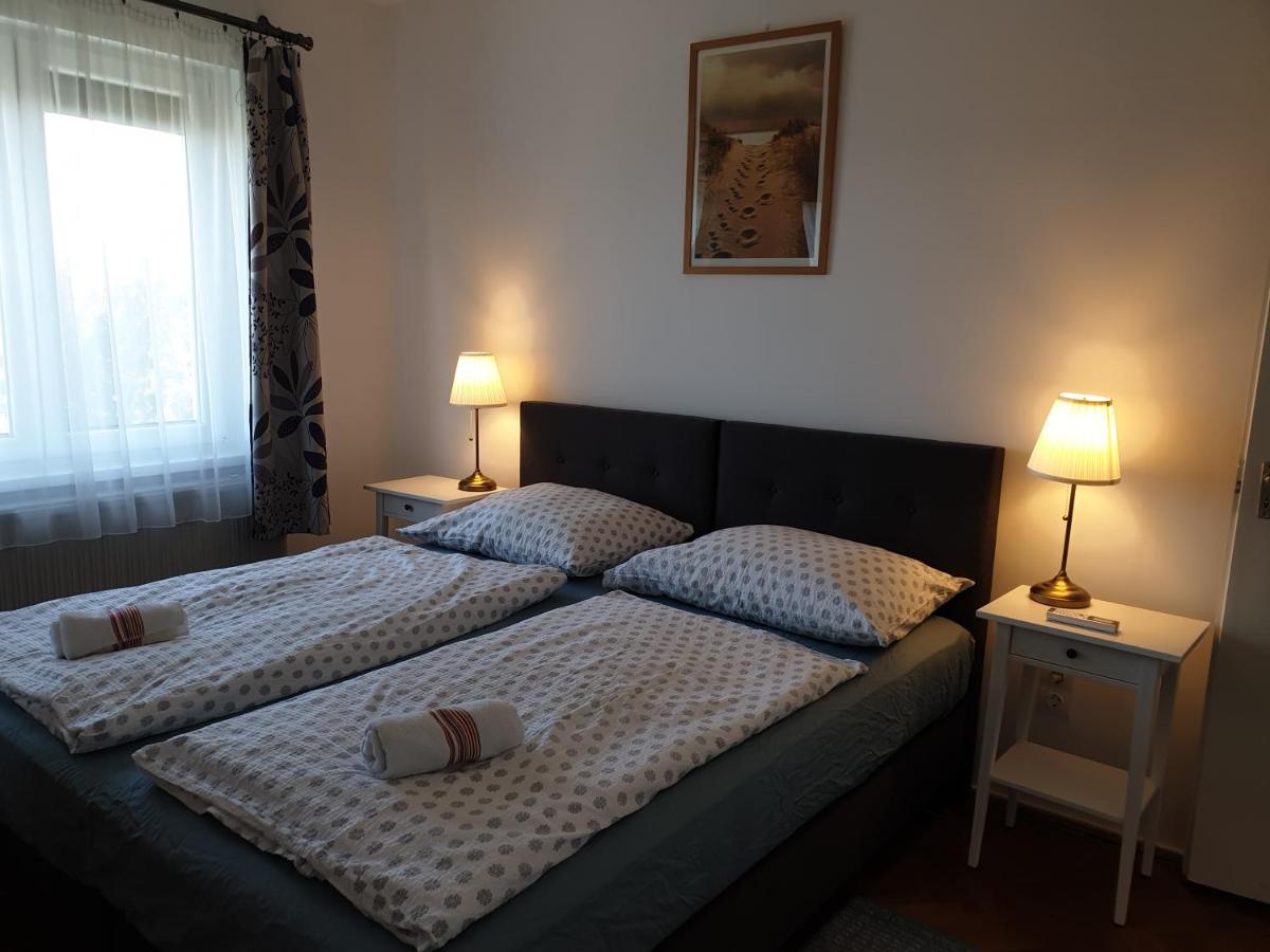 Deluxe Three-Bedroom Apartment