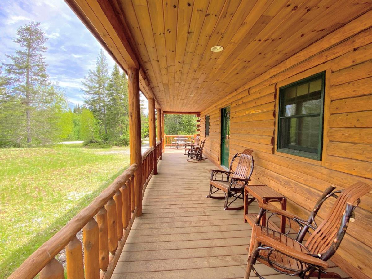 B&B Carroll - NEW Log cabin in the heart of the White Mountains - close to Bretton Woods Cannon Franconia - Bed and Breakfast Carroll