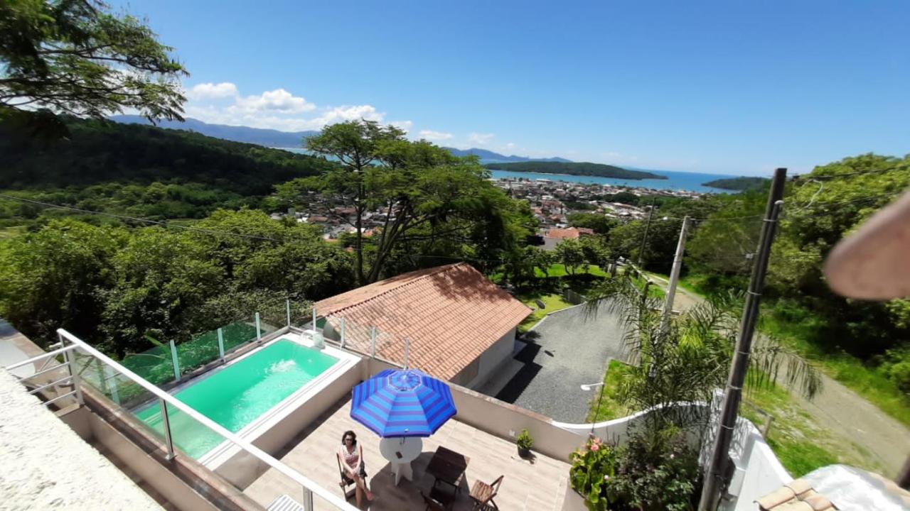 CASA COM PISCINA e VISTA PARA O MAR - Porto Belo-SC Bombinhas-SC - B&B