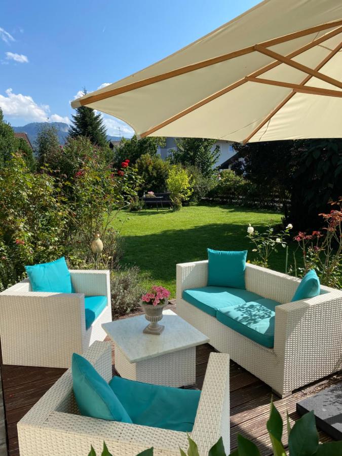 B&B Unterwössen - Charmantes Garten-Apartment: Erholung im Chiemgau - Bed and Breakfast Unterwössen