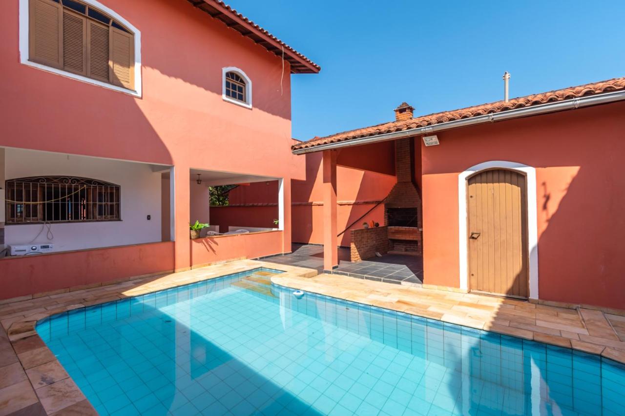 Itanhaém Casa ampla com piscina e churrasqueira a 300m da praia - B&B