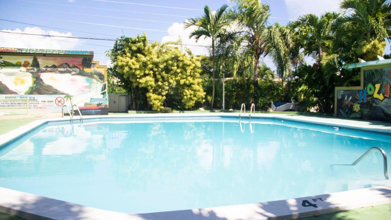 Holidays At Holiday Heaven - B&B Runaway Bay