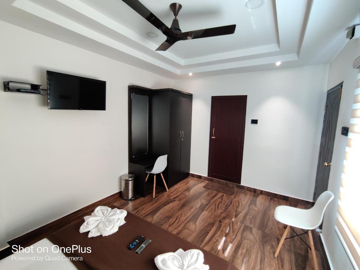 Deluxe Double Room (2 Adults + 1 Child)