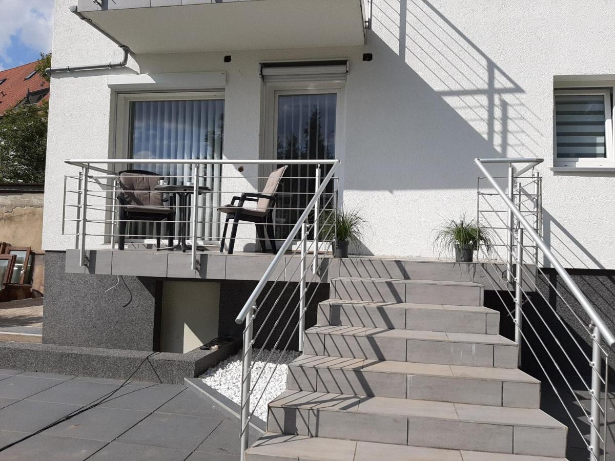 Design Apartment- 24h Self-Check-in - bis 4 Pers - Parkplatz - WiFi - Balkon -Terrasse - In direkter Weihernähe - Radwege - B&B