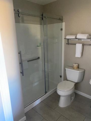 Kamer met 2 Queensize Bedden - Rookvrij