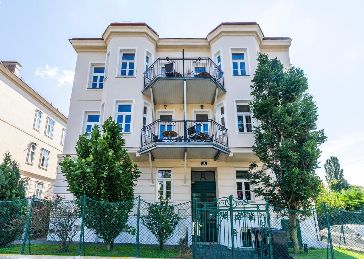Imperial Apartments Schönbrunn - Contactless Check-In - Bed and Breakfast