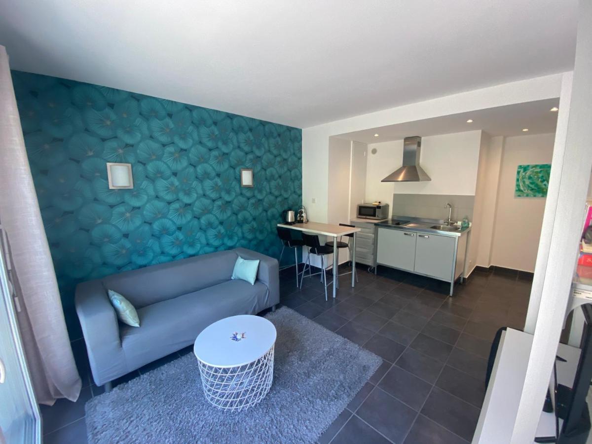 Apartment with Mountain View