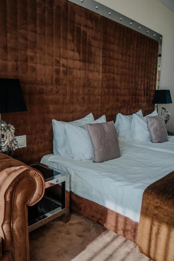 Camera Matrimoniale/Doppia con Letti Singoli con Vista Piscina