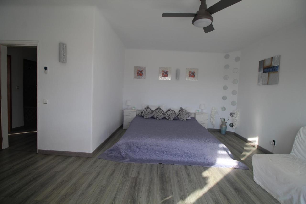 Ecksuite mit Meer- und Poolblick