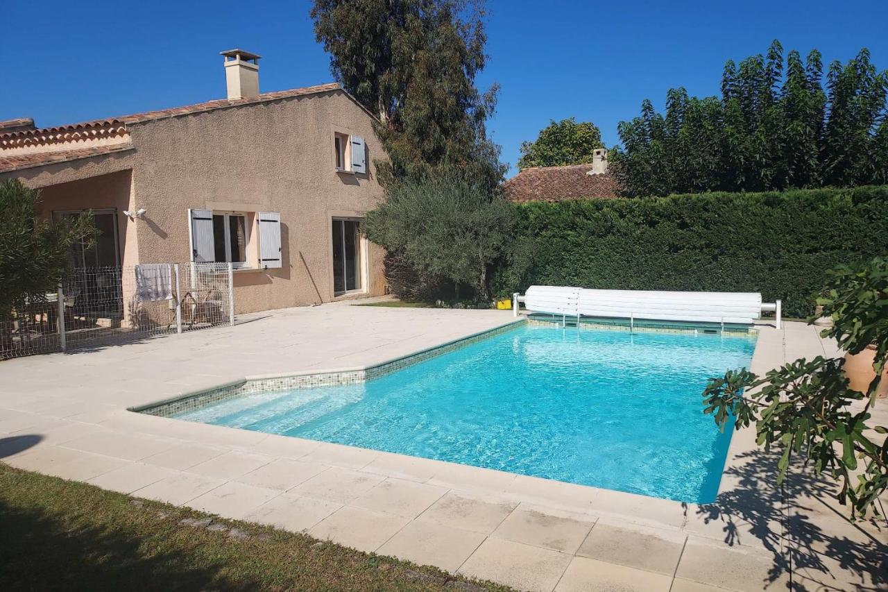 Family Villa With Pool And Garden - Bed and Breakfast