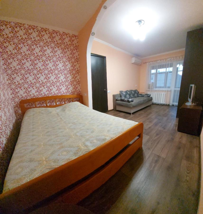 Frantsuzky Bulvar 22А, клиника Филатова - B&B