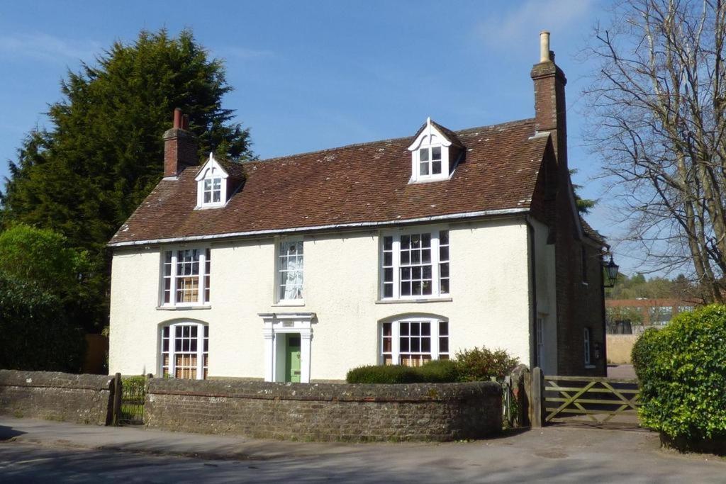 Stunning Apartment Opposite Cowdray Ruins in Heart of Midhurst - B&B