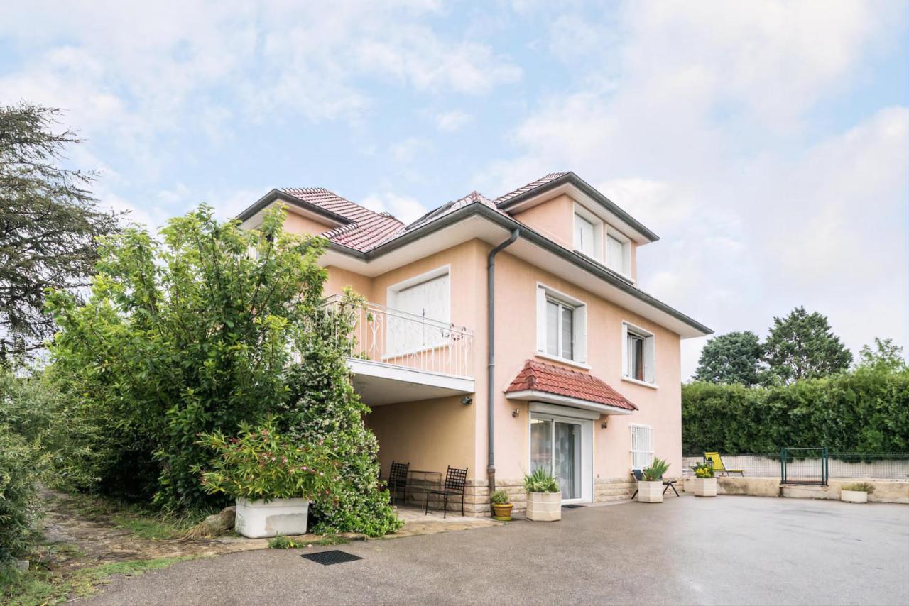 Appartement Indépendant en maison à 15 MIN de LYON - Ferienwohnung