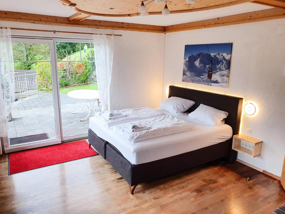 Deluxe Three-Bedroom Apartment