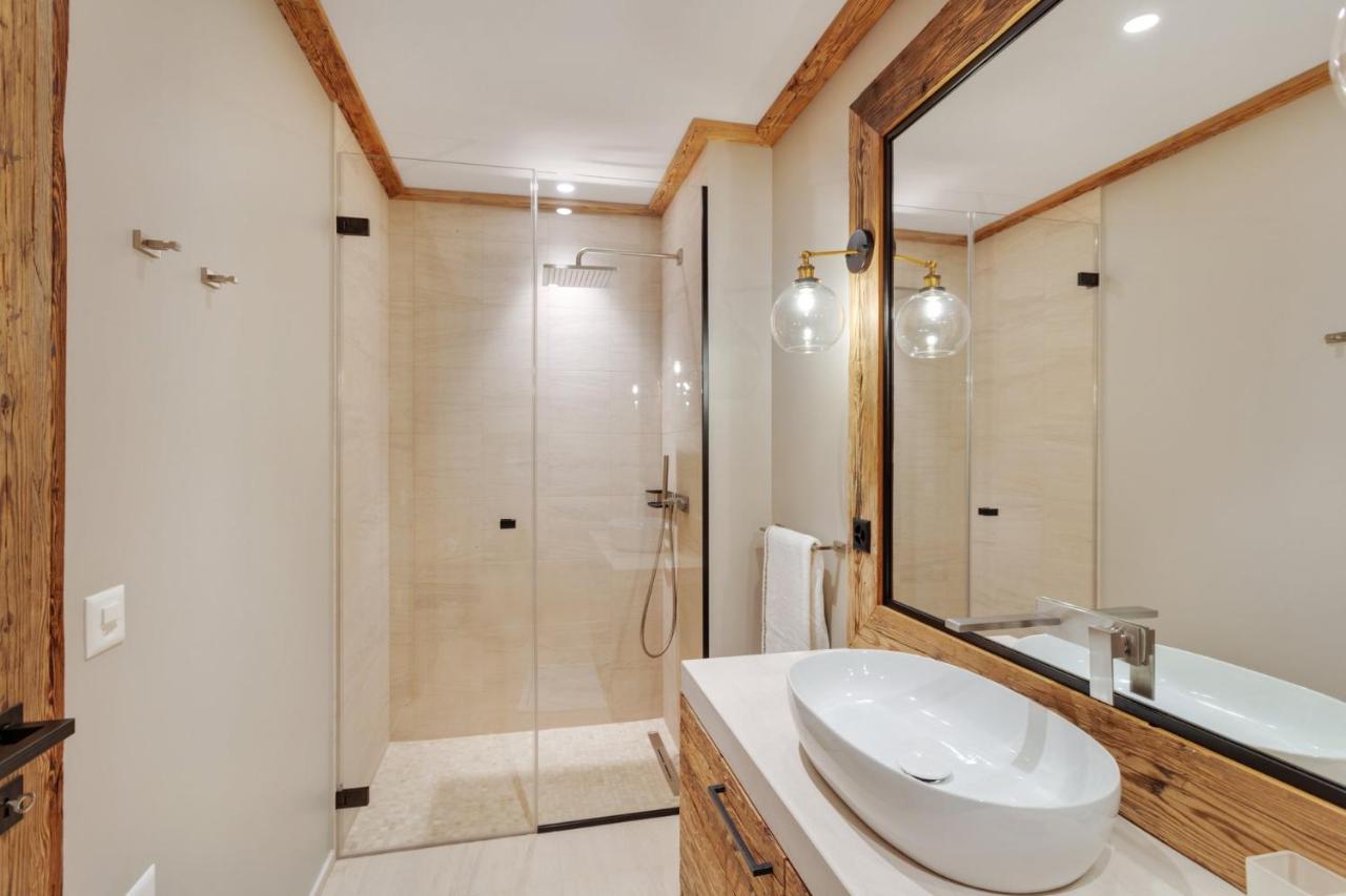 Two-Bedroom Deluxe Apartment
