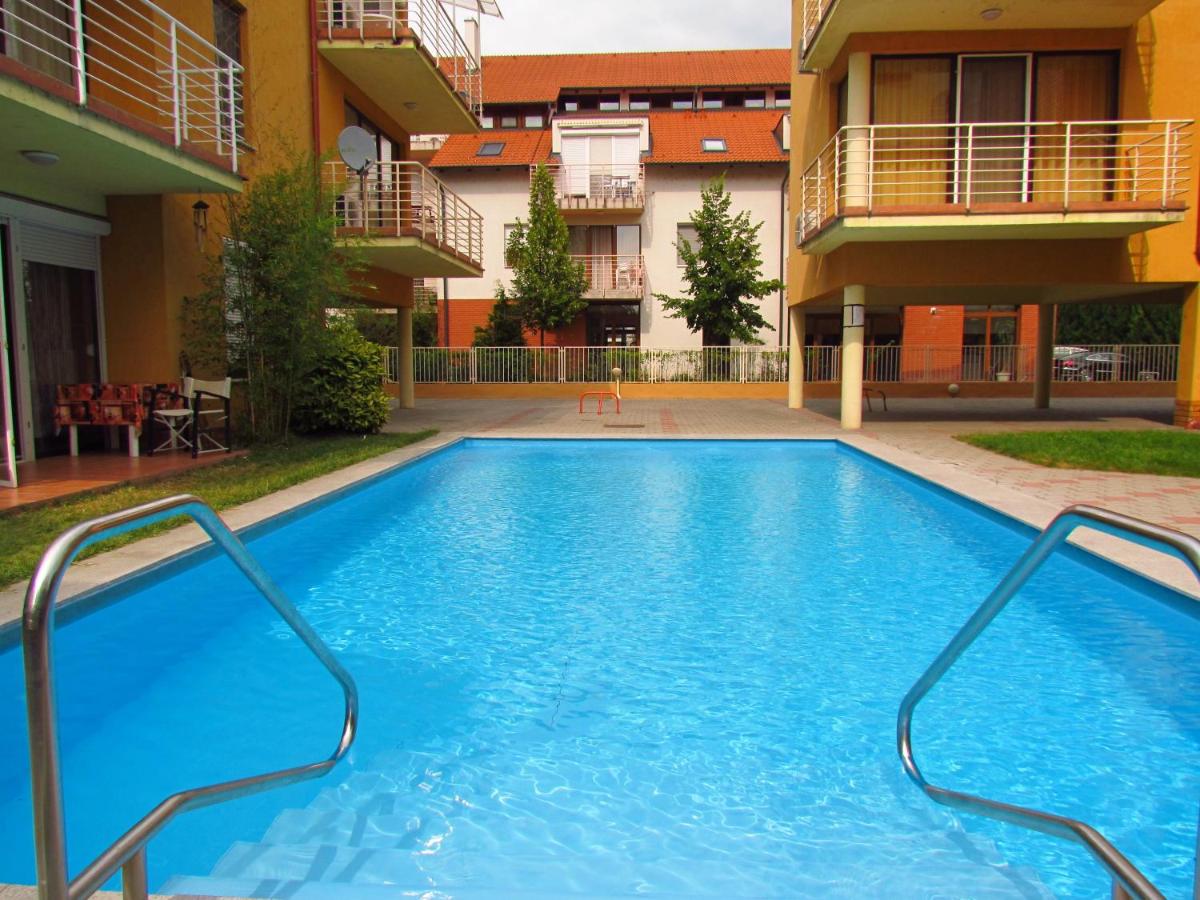 Balaton Beach Apartman - Bed and Breakfast Siófok