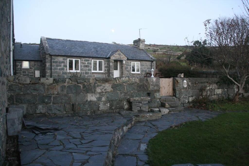 Hendre Fechan Cottage, Nr Barmouth, Pets welcome, beautiful views. - B&B Llanddwywe