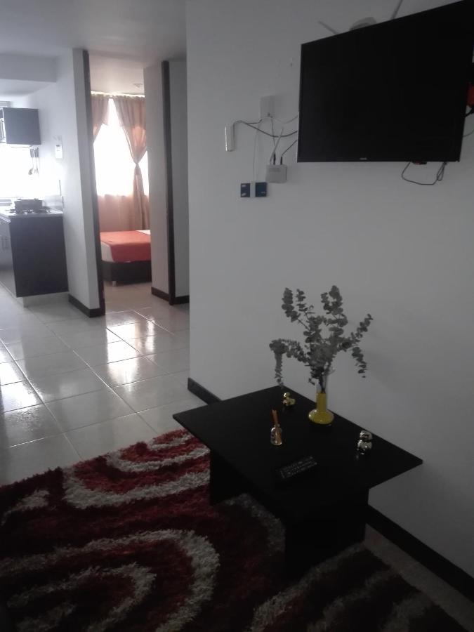 Apartamentos y Piscina a 3 min del Parque Cafe - B&B Montenegro