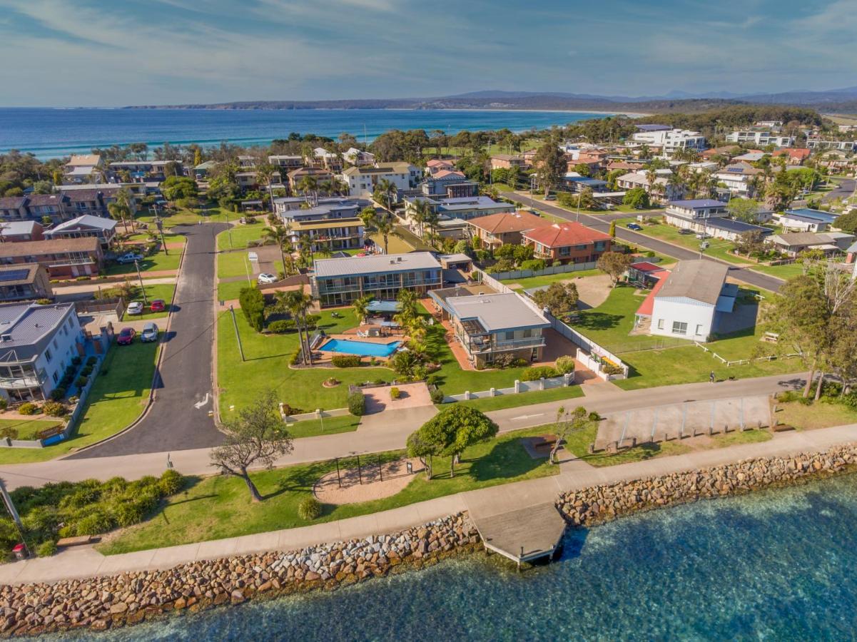 The Retreat Lakeside Merimbula - Bed and Breakfast