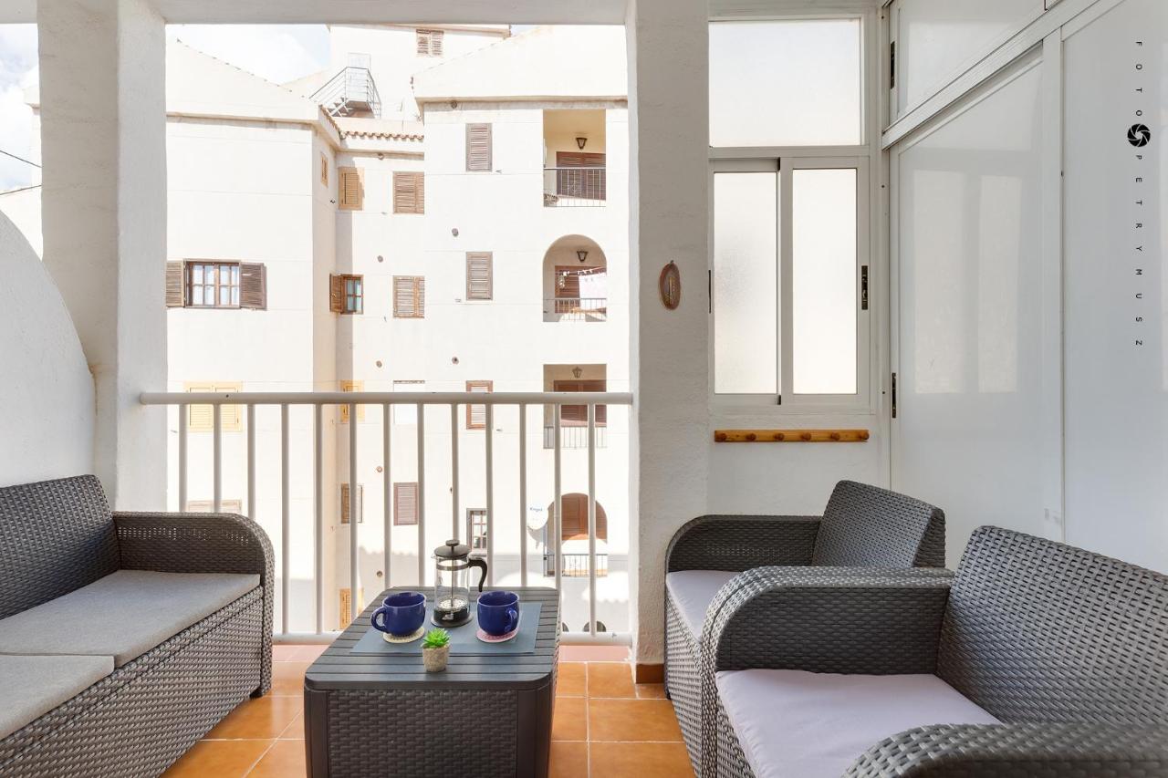 Apartment with pool & balcony less than 10min walk to La Mata Beach! - B&B Torrevieja