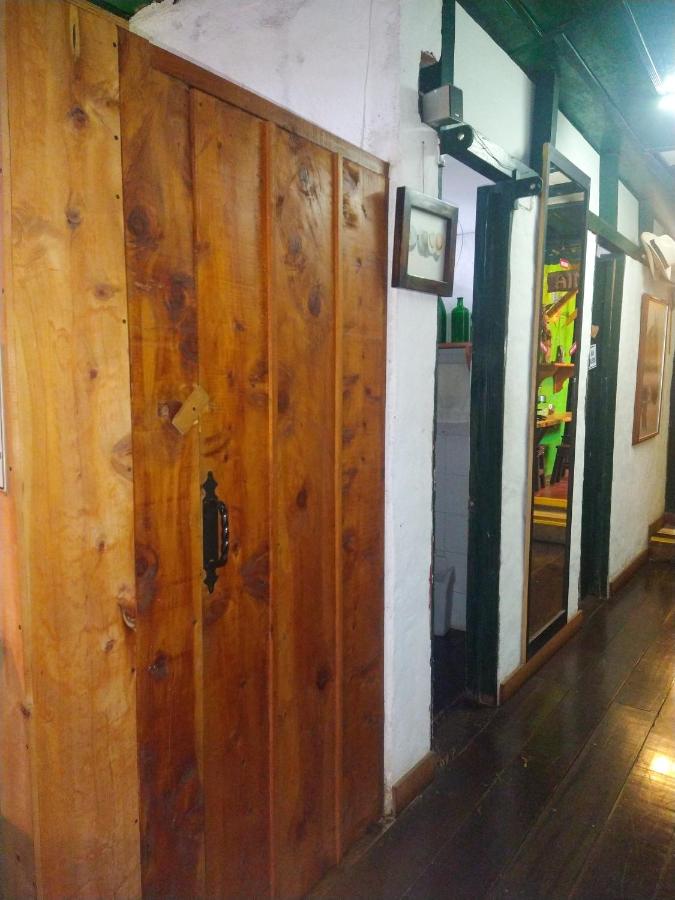 Camera Doppia con Letti Singoli e Bagno in Comune
