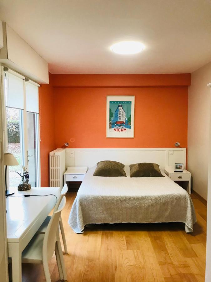 Dreibettzimmer mit Gartenblick