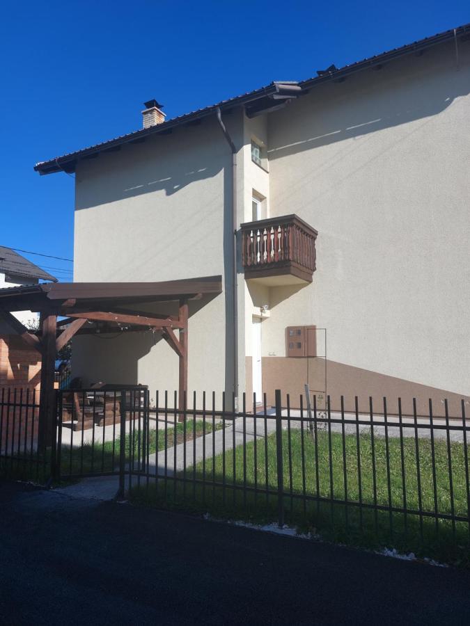 Apartman Milena Pale - dva garazna parking mjesta - Chambres d’hôtes