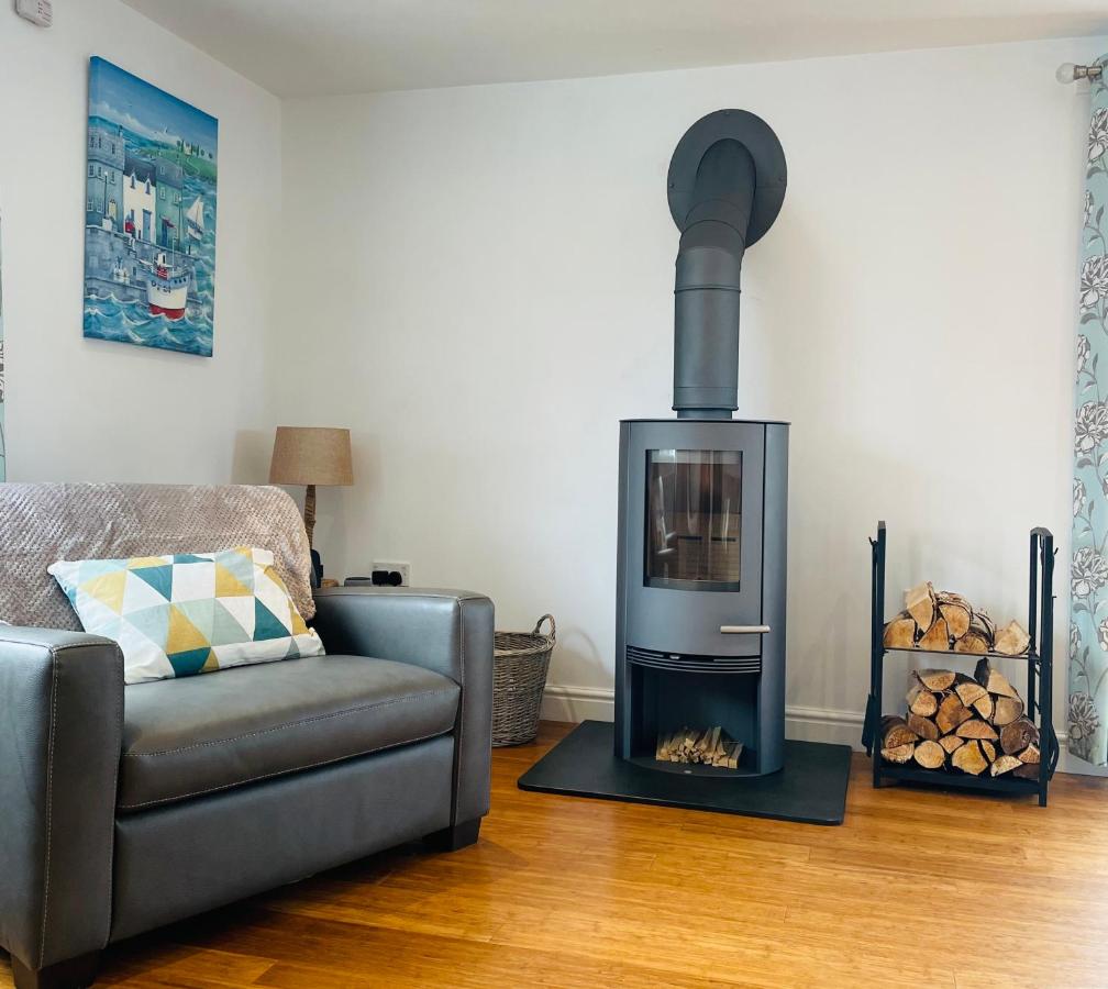 Sunny Corner, Padstow. Spacious 3 bedrooms, 2.5 bathrooms, parking, garden. - B&B Padstow