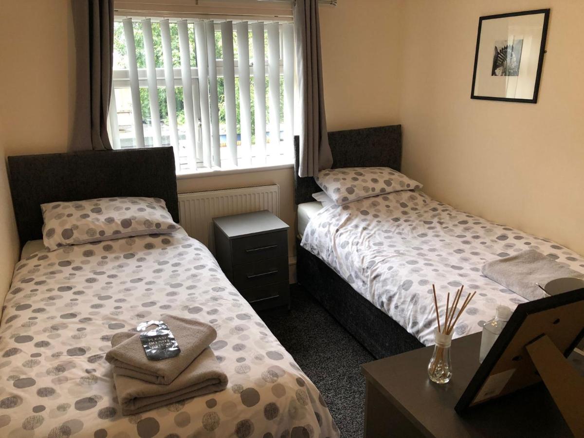 Twin Room with Shower