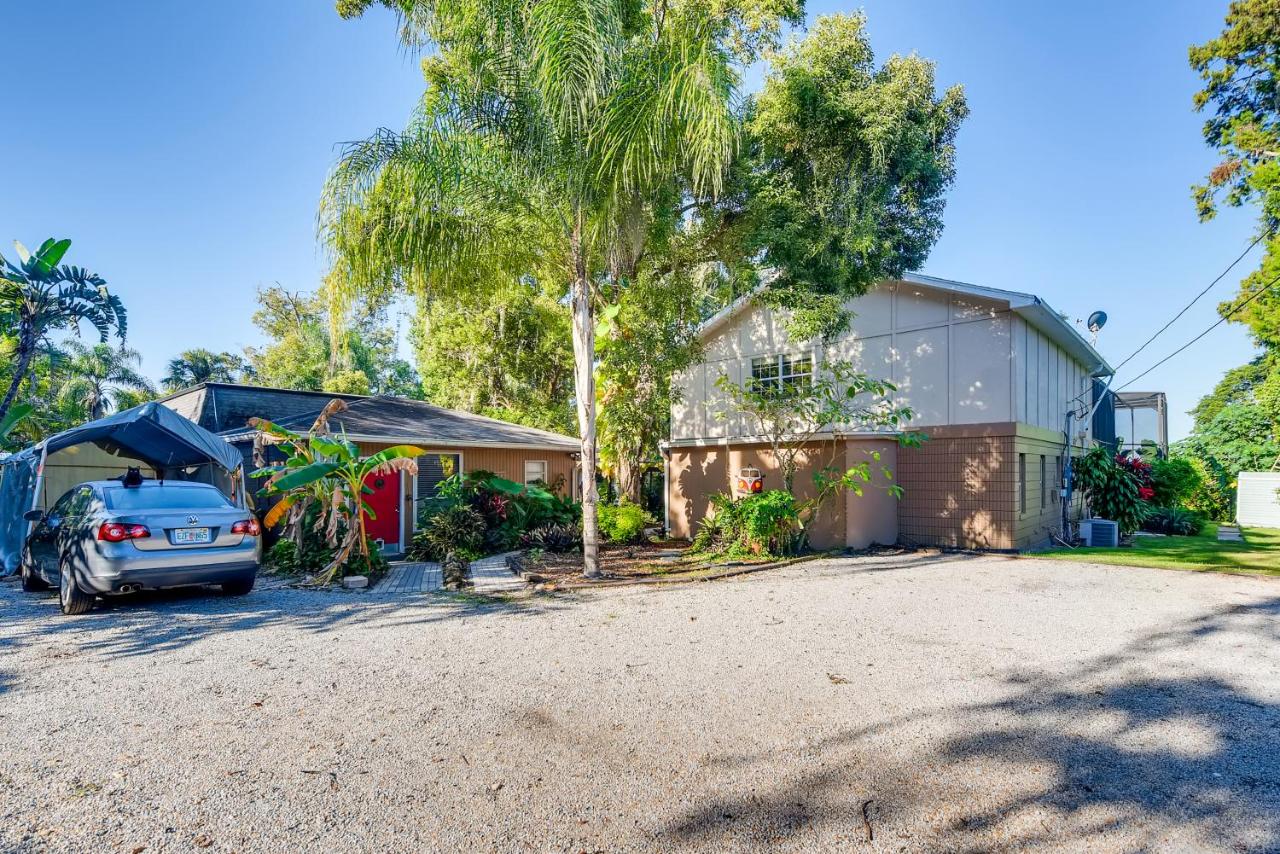 Spacious Lakefront House with Pool, Hottub, & Boating - B&B