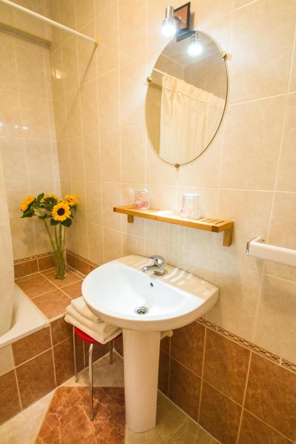 Dreibettzimmer mit eigenem Bad (3 Erwachsene) 