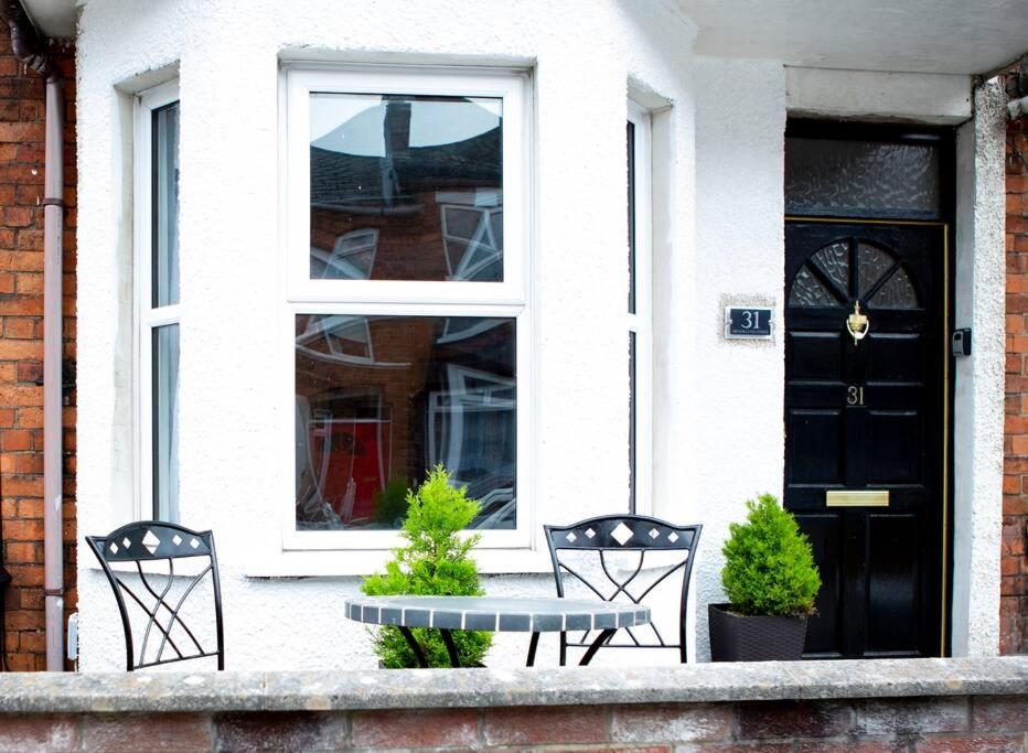 Cheerful 2 bedroom house in the heart of Belfast - Chambres d’hôtes