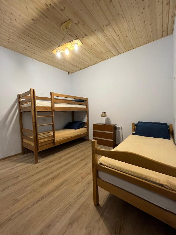 Dreibettzimmer mit eigenem Bad
