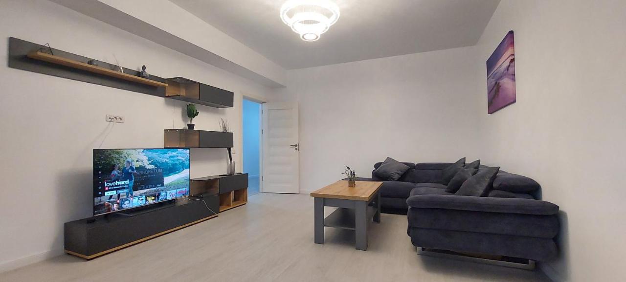 Alexis Spacious MODERN apartment - Ferienwohnung