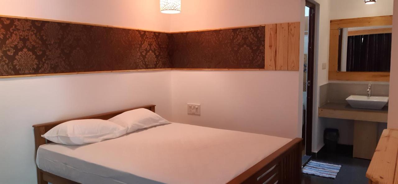 Deluxe Double Room (2 Adults + 1 Child)