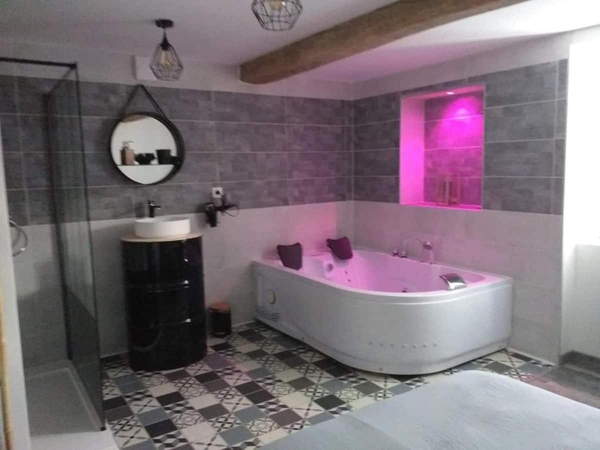 B&B Saint-Christophe-en-Brionnais - Nuit romantique - Bed and Breakfast Saint-Christophe-en-Brionnais