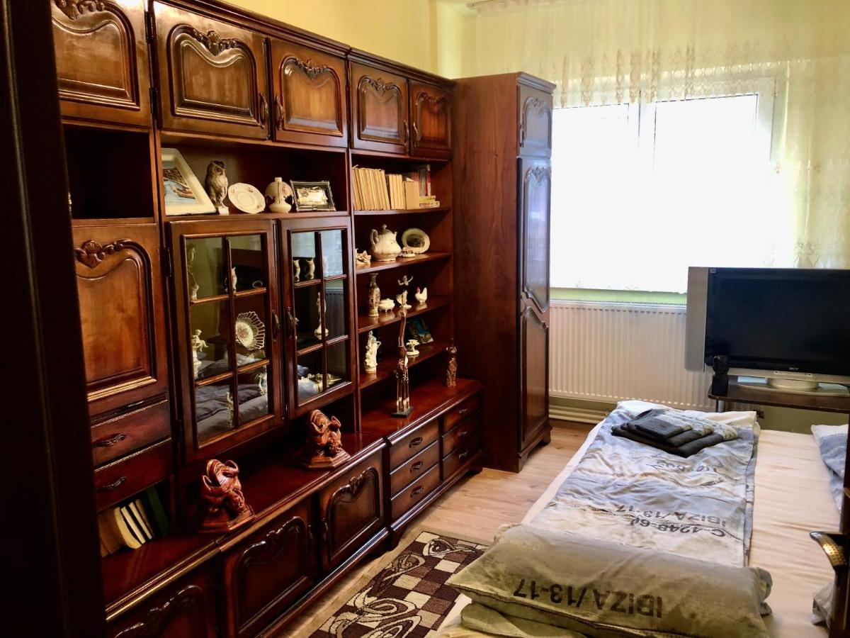 La SYMO apartament STRAJA Lupeni - B&B