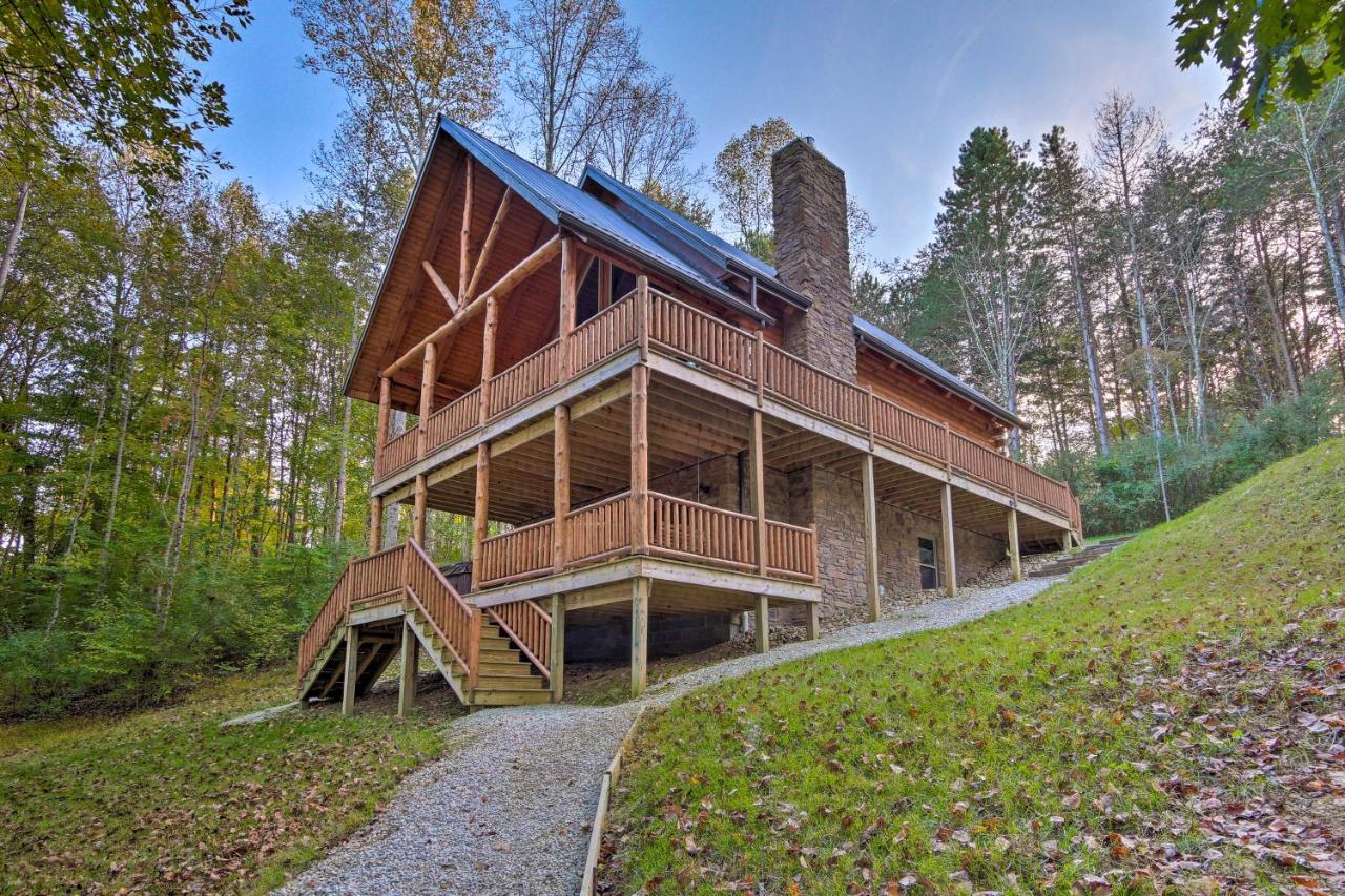 B&B Logan - Serenity Now Cabin with Fire Pit and Game Room! - Bed and Breakfast Logan