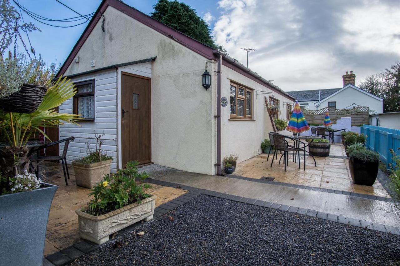 Honeysuckle Cottage - 1 Bedroom Cottage - Amroth - Bed and Breakfast
