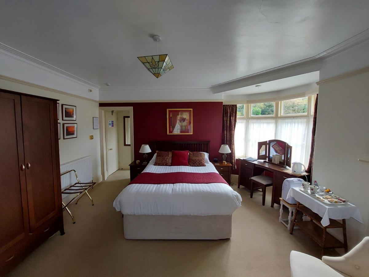 Twin Room with Shower