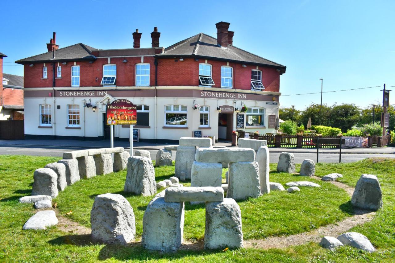 B&B Amesbury - Stonehenge Inn & Shepherd's Huts - Bed and Breakfast Amesbury