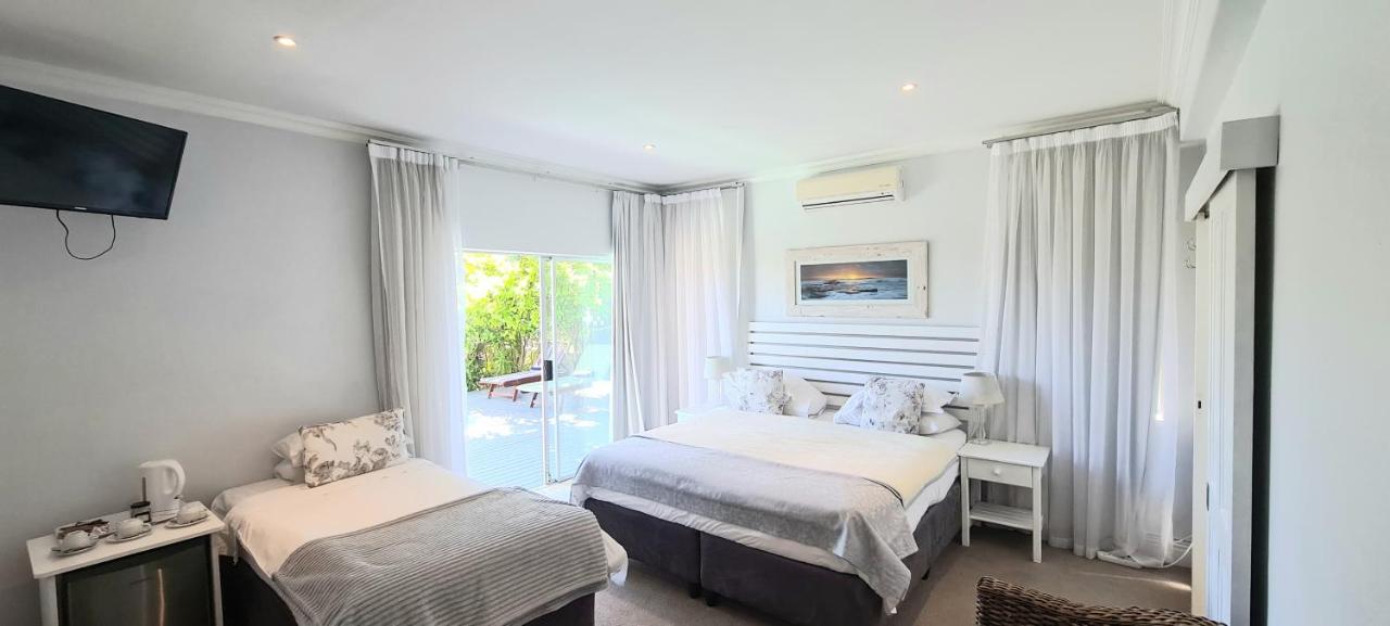 Sea View Room King or twin beds with pool view