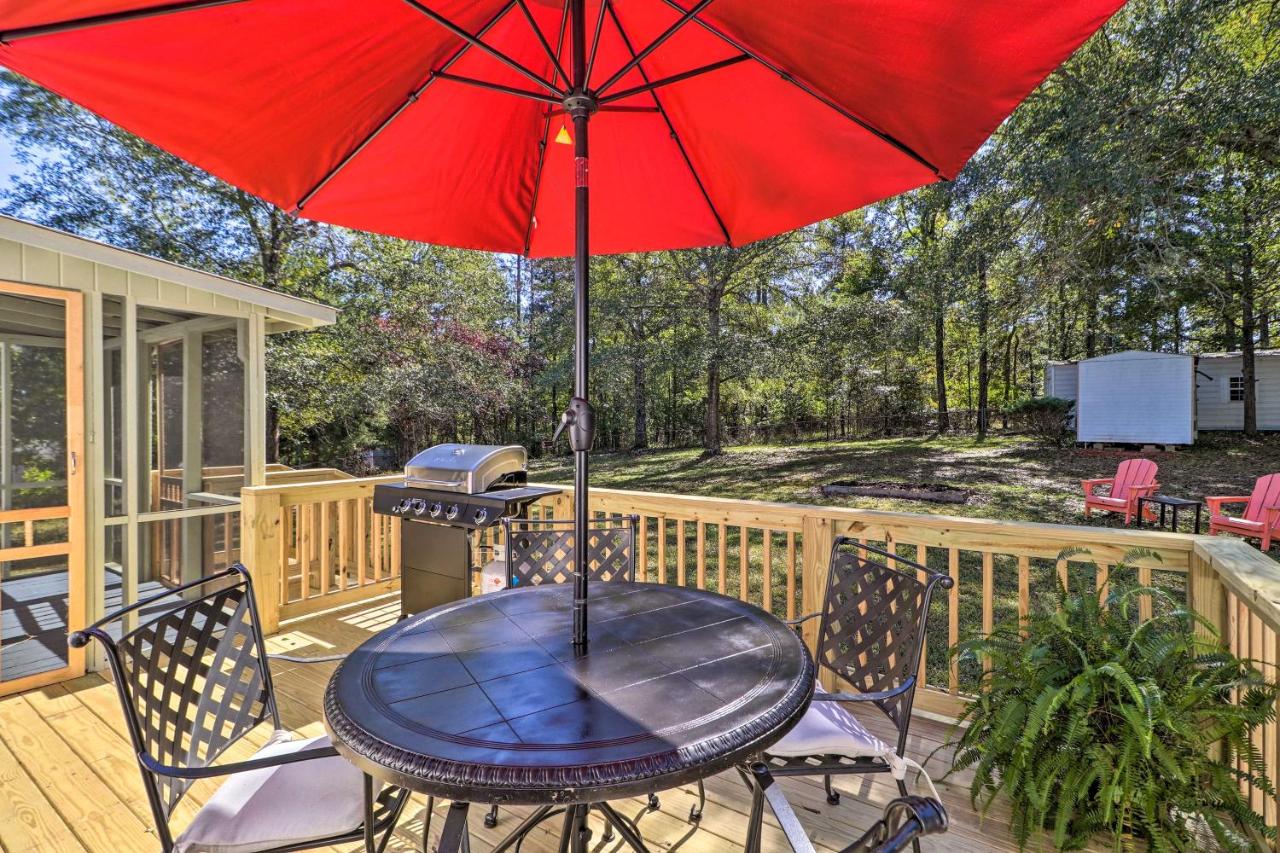 B&B Eatonton - Updated Lake Sinclair Home with Dock Access! - Bed and Breakfast Eatonton